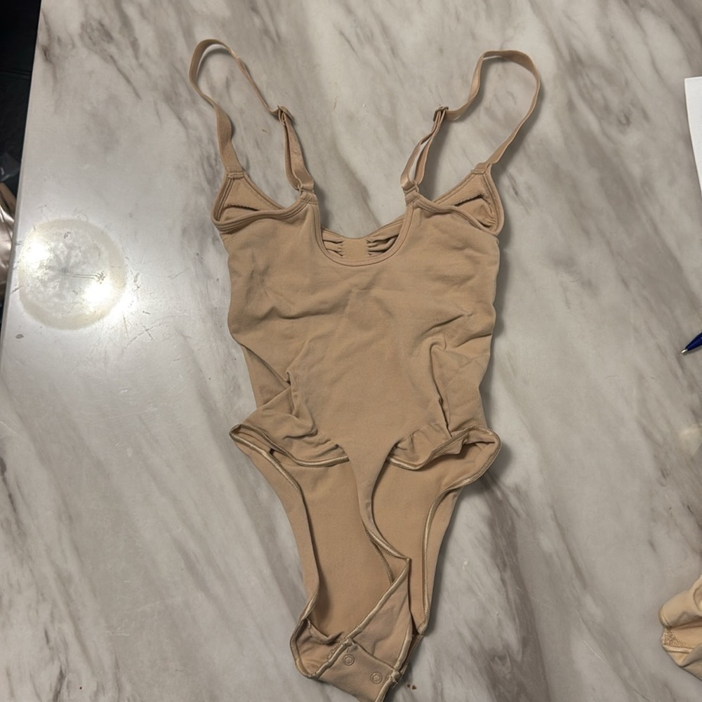 SKIMS Nude Sculpting Bodysuit - Picture 3 of 9
